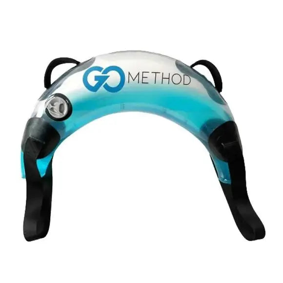 Medisinsk ball AKUAFIT BULGARIAN BAG, halvsirkel i blått plast med sorte håndtak og synlig ventil.