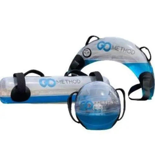 Medisinsk ball AKUAFIT BULGARIAN BAG, tre gjennomsiktige vannvekter med blå detaljer og svarte stropper mot hvit bakgrunn.