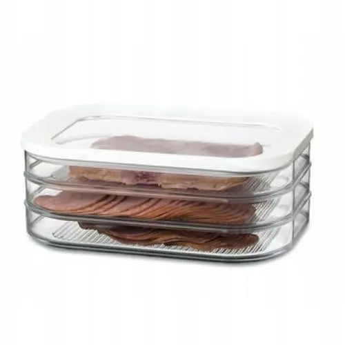 Mepal Modula påleggsboks, skrå forfra med tre lag pålegg synlig gjennom gjennomsiktig plast og hvitt lokk.