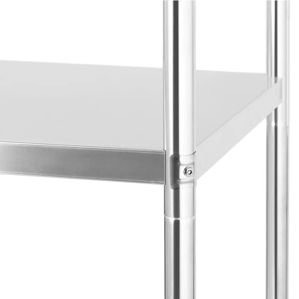 Metall gulvstativ, nærbilde av hjørnehylle med blanke stålrør og flat metallplate sett fra siden.