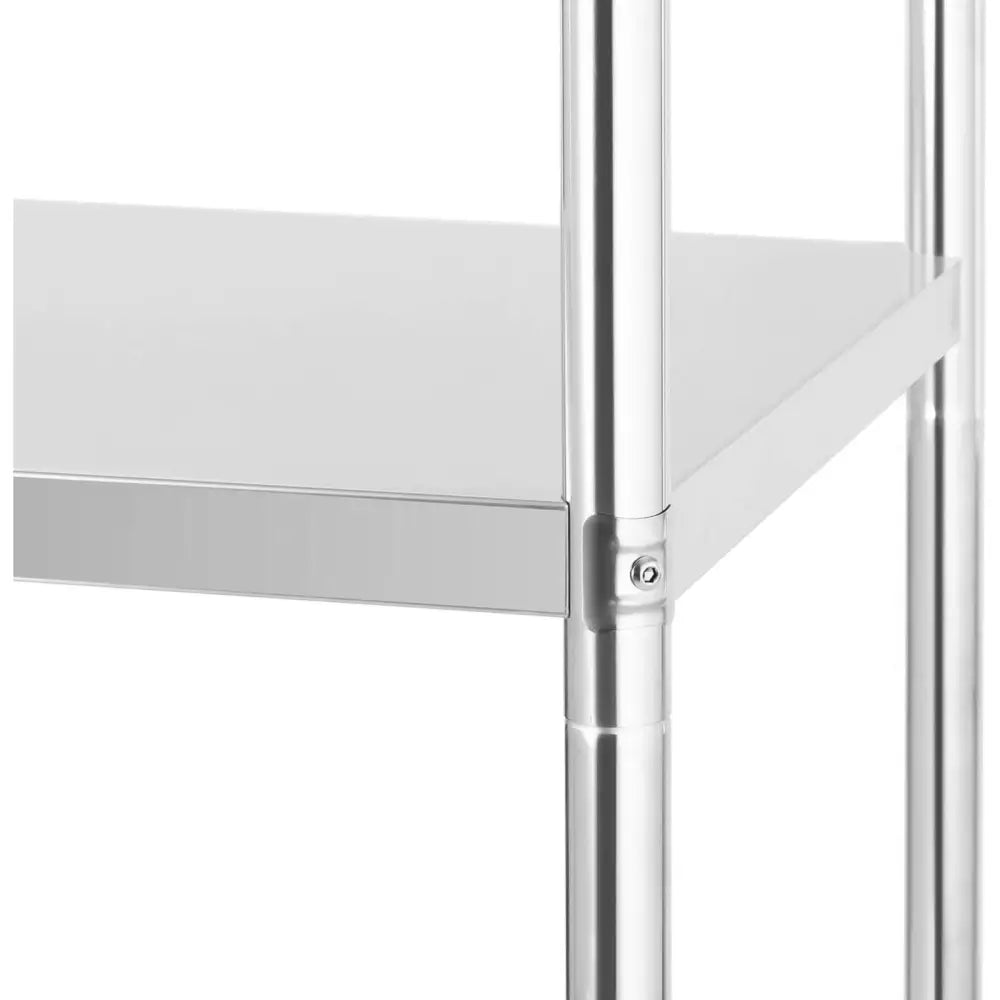 Metallisk lagerkjøkkenstativ, nærbilde av sølvfarget hjørne med detaljert hylleplan og runde ben.