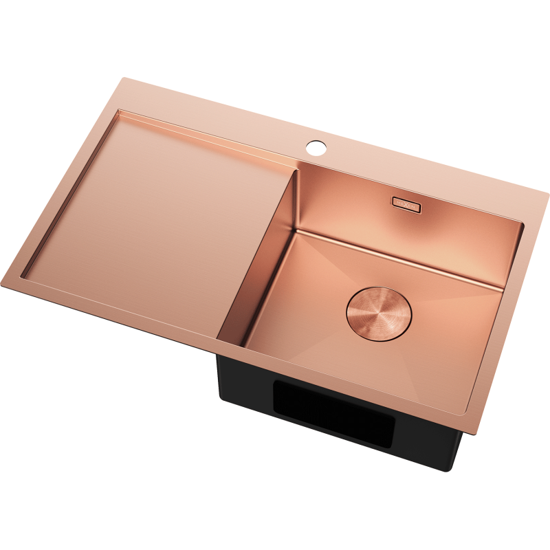 Stål Kjøkkenvask i kobber, rektangulær med én kum og høyre avrenner, sett skrått ovenfra.