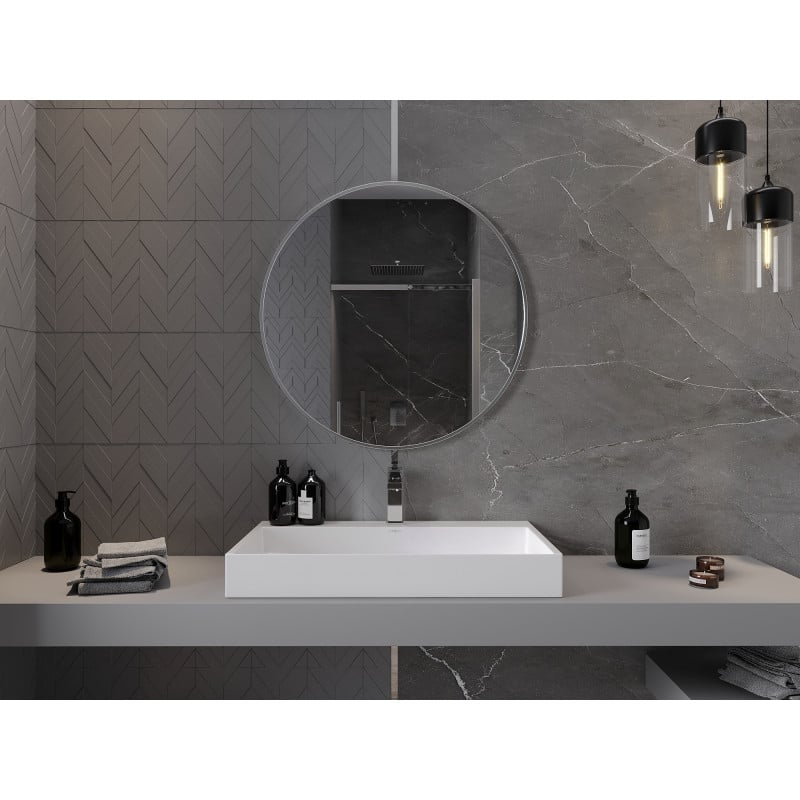 Speil til baderom rund Mexen Loft 80 x 80 cm med inox ramme over hvit servant og grå benkeplate.