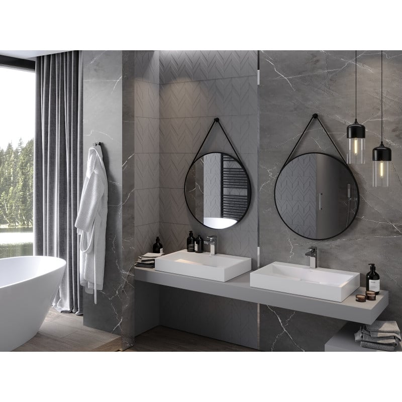 Speil baderom rundt Mexen String 70 x 70 cm med svart aluminiumsramme over dobbel servant.