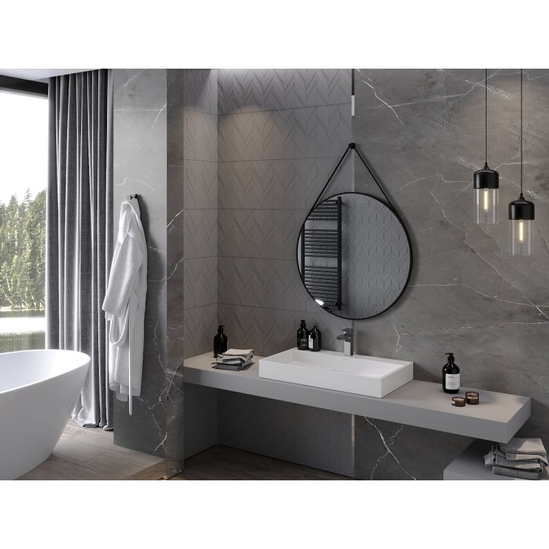 Speil baderom rund Mexen String 80x80 cm med svart ramme, montert over hvit vask i moderne miljø.