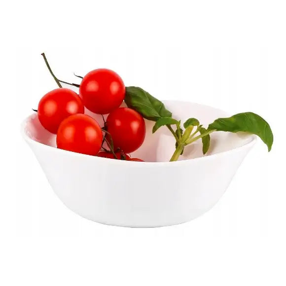 Hvit porselensbolle fra Bormioli Rocco Parma, fylt med røde tomater og grønne blader, sett fra siden.