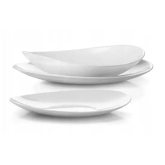 Middagstallerkener Bormioli Rocco Prometeo, tre hvite ovale tallerkener stablet i minimalistisk design.