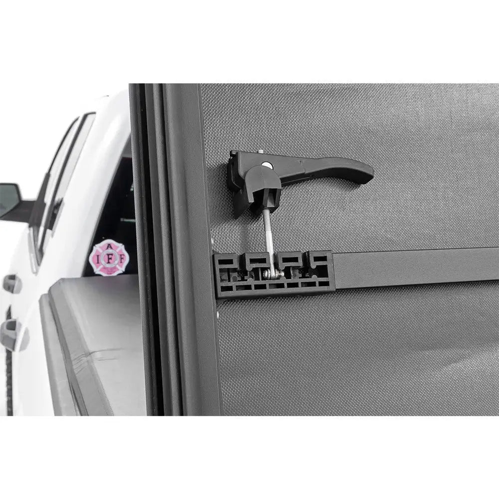 Miękka Trekk Pakiken Tri-fold Rough Country 6’7’’ - Chevrolet Silverado 1500 14-19