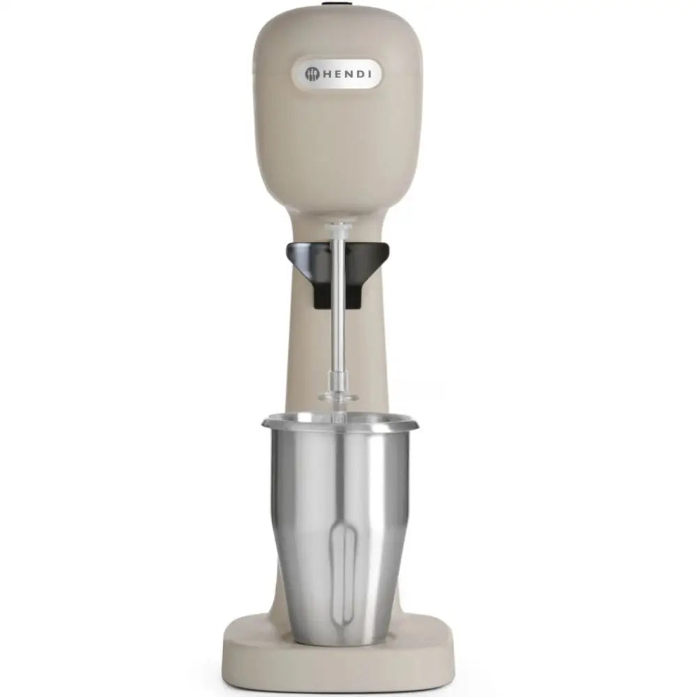 Mikser for melkecocktails i beige plast og metall, frontbilde med stort metallbeger og sentral vispestav.