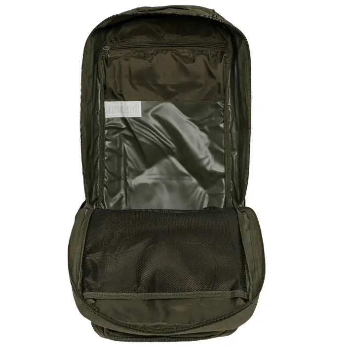 Militær ryggsekk Mil-Tec Original olivengrønn, åpen topp med synlig glidelåslomme og nettinglomme inni.