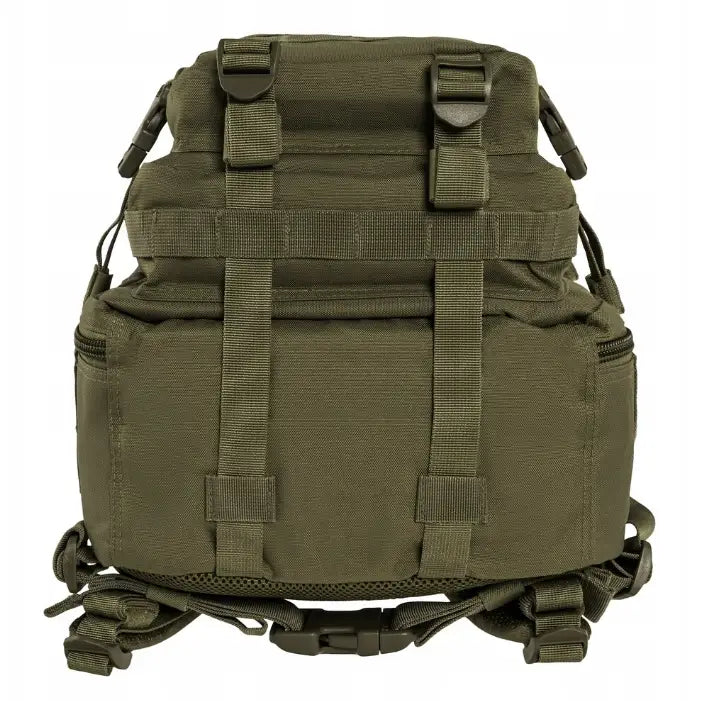 Militær ryggsekk Mil-Tec olivengrønn, frontbilde med synlige glidelåslommer, stropper og spenner.