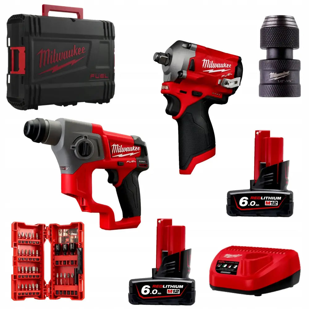 Milwaukee elektroverktøysett med slagtrekker, borhammer, batterier, bits og koffert mot hvit bakgrunn.