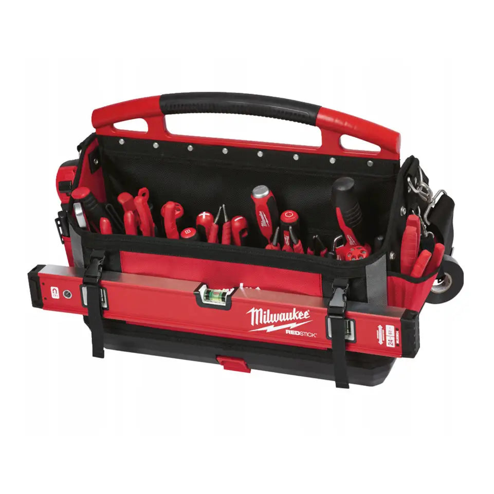 Milwaukee verktøyveske 50 cm, skrå oversikt med synlige håndverktøy, vater og solid plastbærehåndtak.