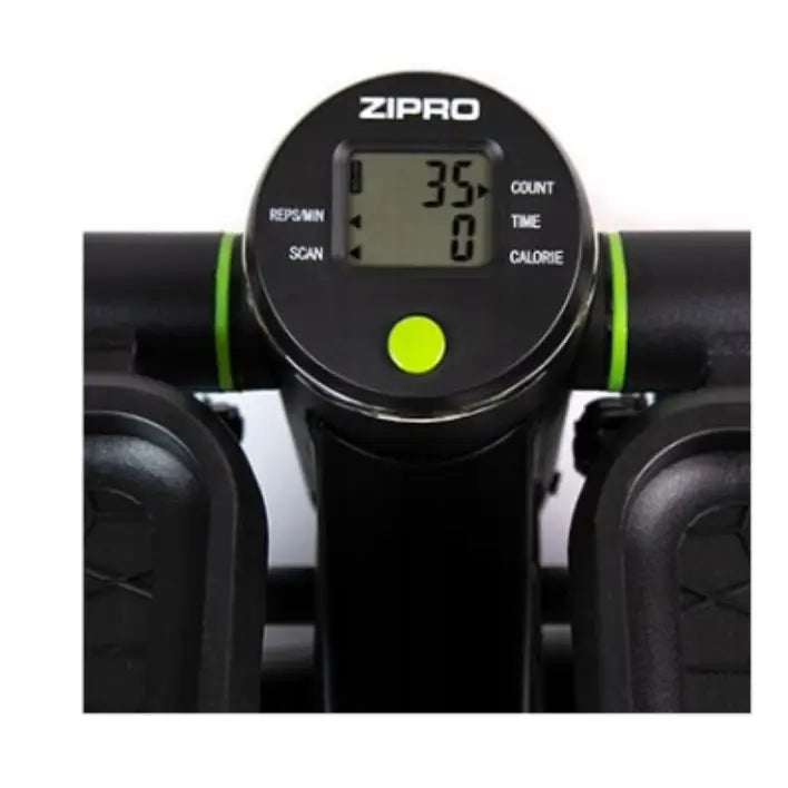 Digitalt display på mini stepper, viser tid, kalorier og repetisjoner, med grønn knapp og sorte detaljer.