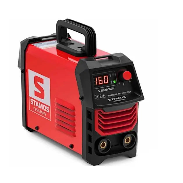 Mma Igbt-sveiseapparat i rødt og svart, skrå forfra med digitalt display, bærehåndtak og to tilkoblingspunkter.