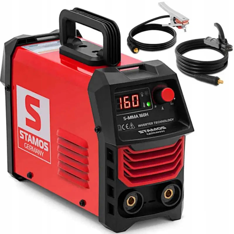 MMA IGBT-sveiseapparat i rødt og svart, skrå forfra med digitalt display, kontrollknapp og kabler med klemmer.