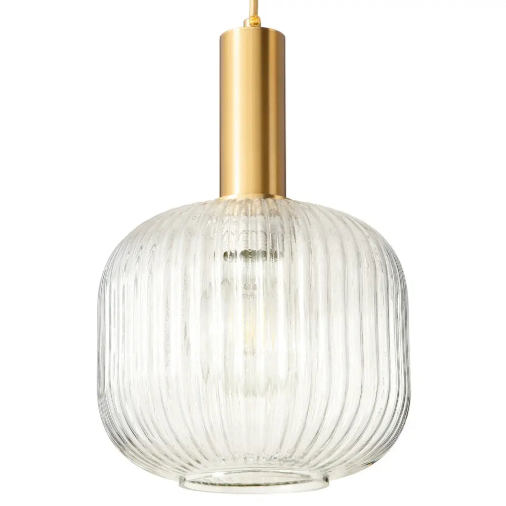 Moderne hengende glasslampe med rillet, gjennomsiktig glass og sylinderformet gullfarget topp, frontvisning.
