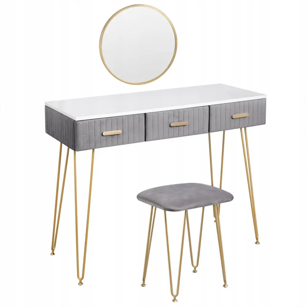 Moderne sminkebord med tre grå skuffer, hvit bordplate, gullben, rund speil og matchende krakk.