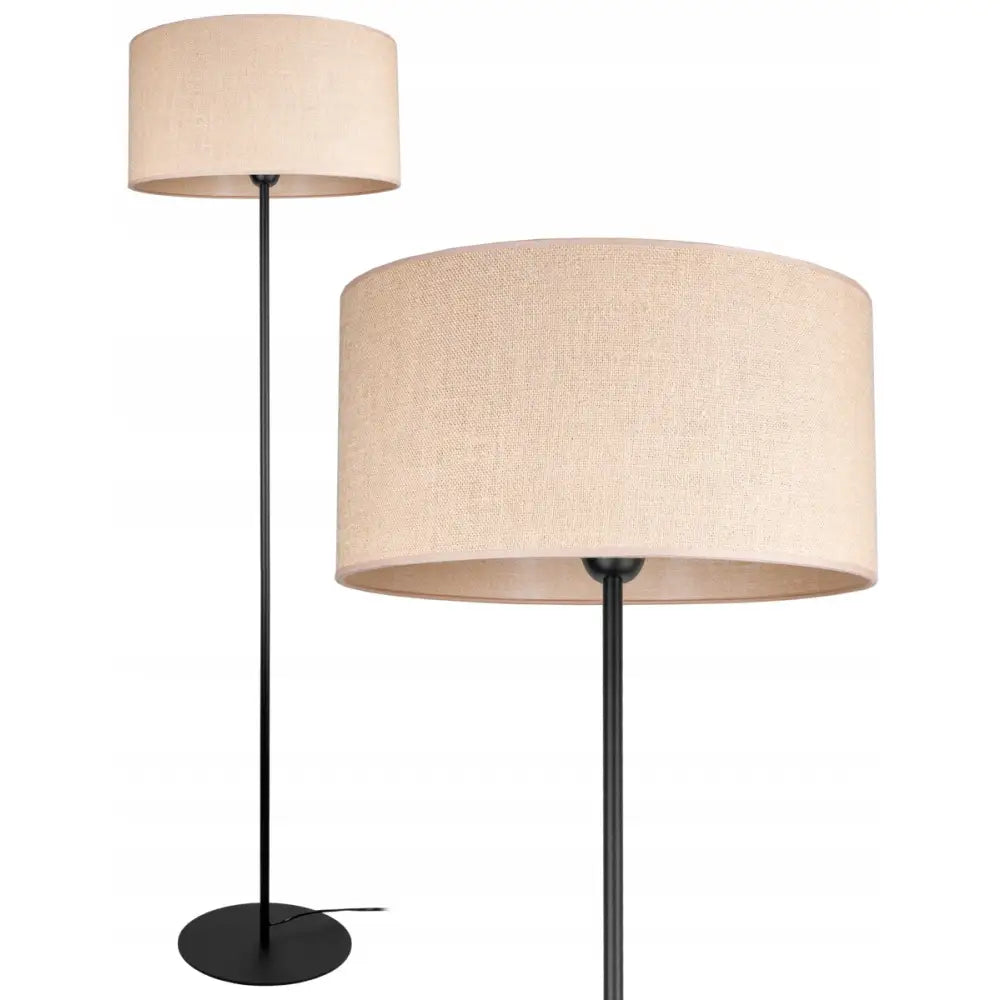 Moderne stående gulvlampe med lys beige tekstilskjerm og svart stang, detaljert visning av skjermen.