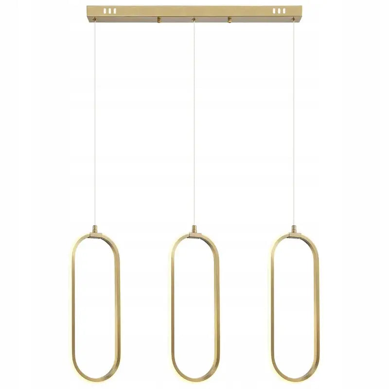 Moderne trippel pendellampe med tre gullfargede ovale ringer hengende fra rektangulær takplate.