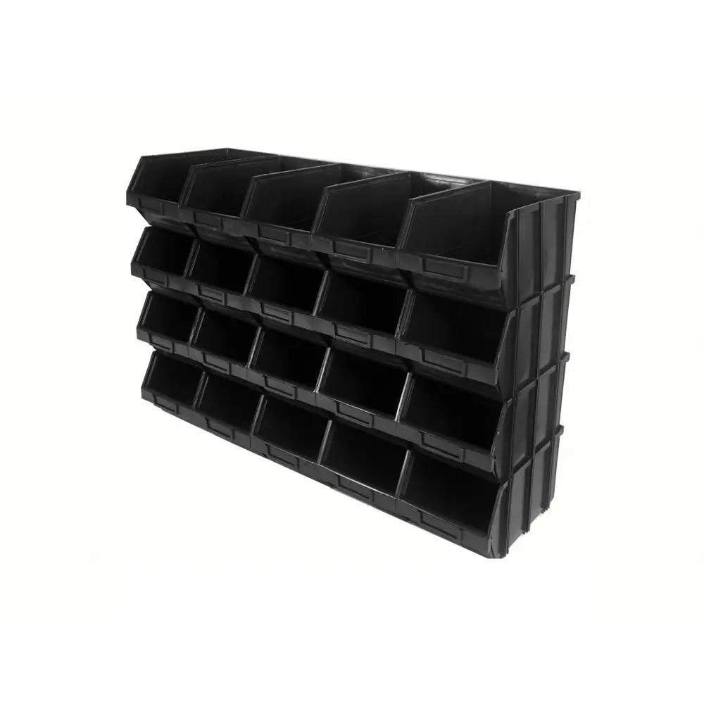 Modulbokser for lagerhyller, sort plaststativ med fire rader små, åpne bokser sett fra skrå høyrevinkel.