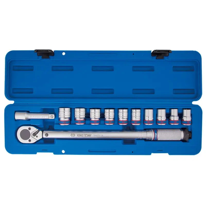Momentnøkkelsett med piper og skralle i sølvfarget metall, presentert i åpen blå plastkoffert sett ovenfra.
