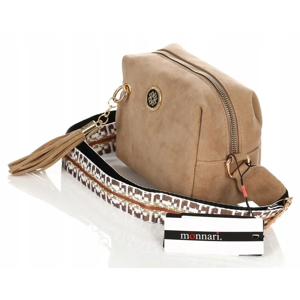 Monnari Sjarmerende og Stilig Skulderveske i Semsket Skinn med Logo