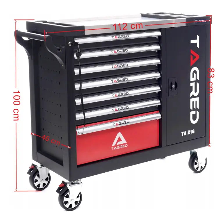 Moto verktøysskap verkstedsvogn, sort og rød med seks skuffer, ett skap og store hjul, målangivelse synlig.