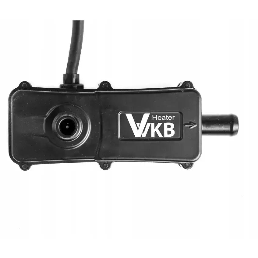 Motorvarmer med pumpe VVKB Titan B1 sett ovenfra, viser ledning, sylinderkobling og tydelig produktetikett.