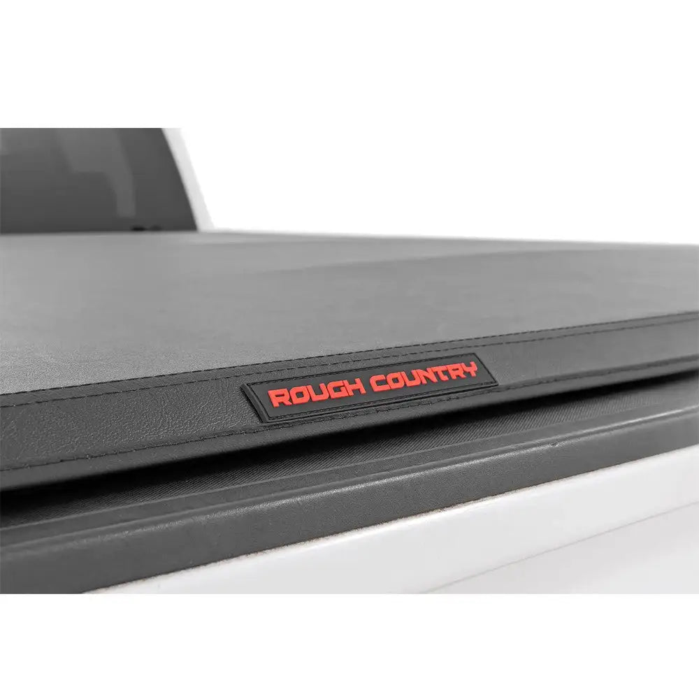Myk Deksel Pakkeløs Tri-fold Rough Country 6’7’’ - Gmc Sierra 1500 14-19