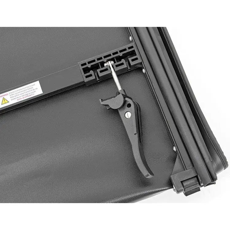 Myk Triklapp-pakningslokk Rough Country 6’7’’ - Ford F150 15-20