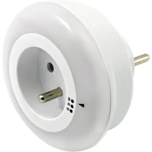 Nattlampe med rund hvit LED-design, sett skrått forfra med synlige metallpinner og sort markeringstegn.