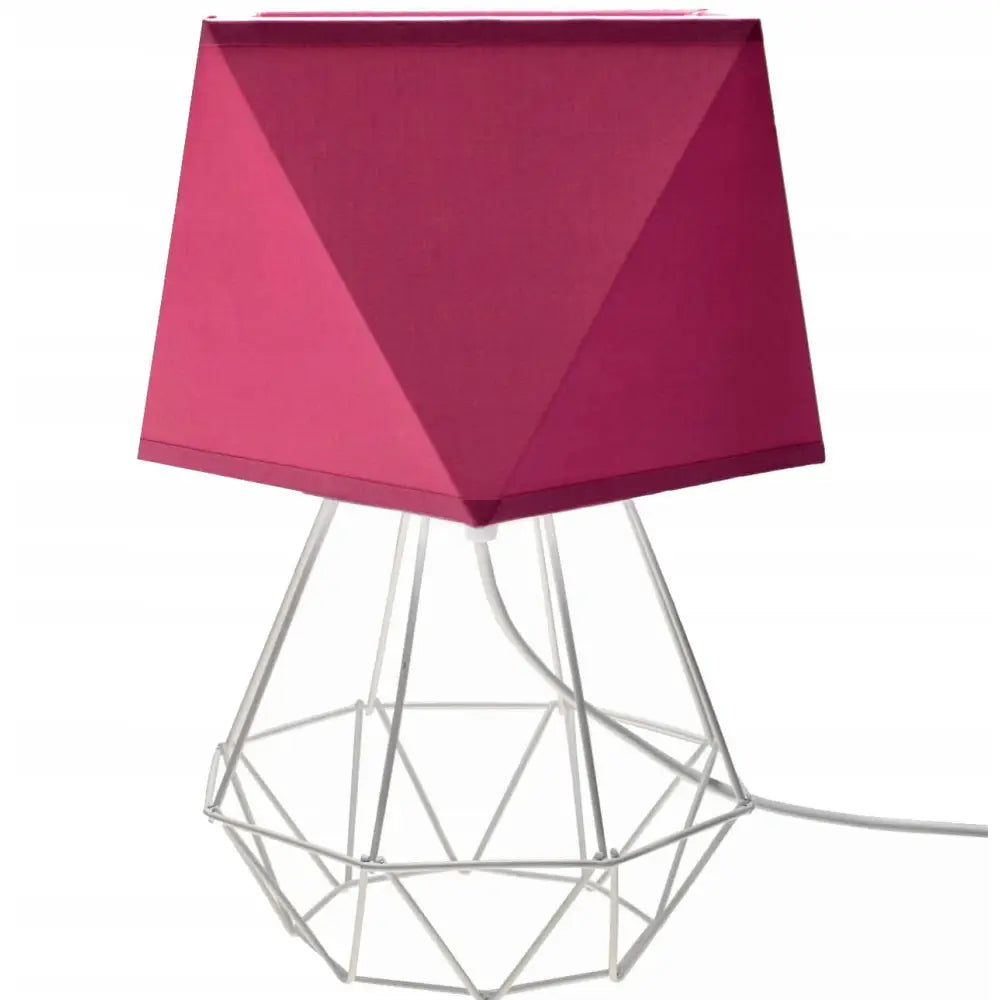 Nattlampe Diamant Loft med rosa, geometrisk skjerm og hvit, åpen metallstamme sett fra siden.