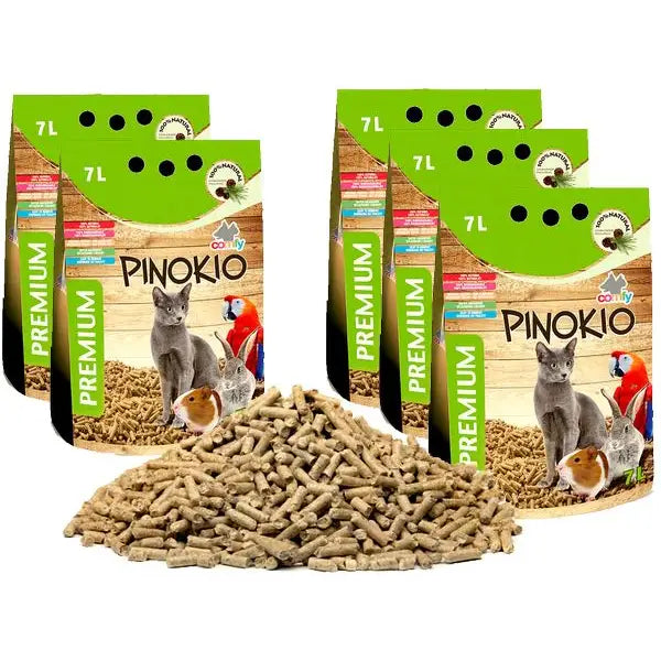 Naturlig Skog Trebasert Strø Pinokio 5X7L, seks poser med dyremotiv og lys trepellets i forgrunnen.