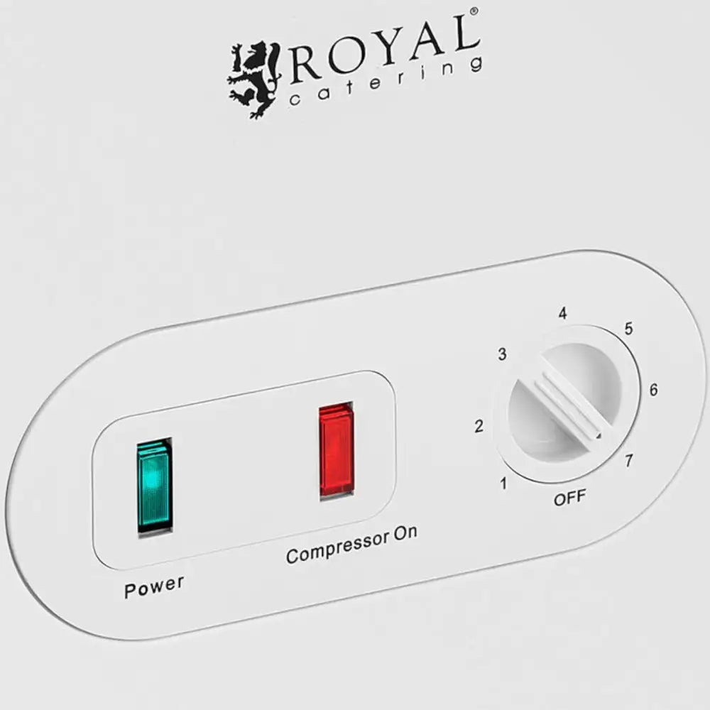 Nedkjølingsboks betjeningspanel med grønn og rød lampe, dreiebryter for temperatur og av/på-funksjon.