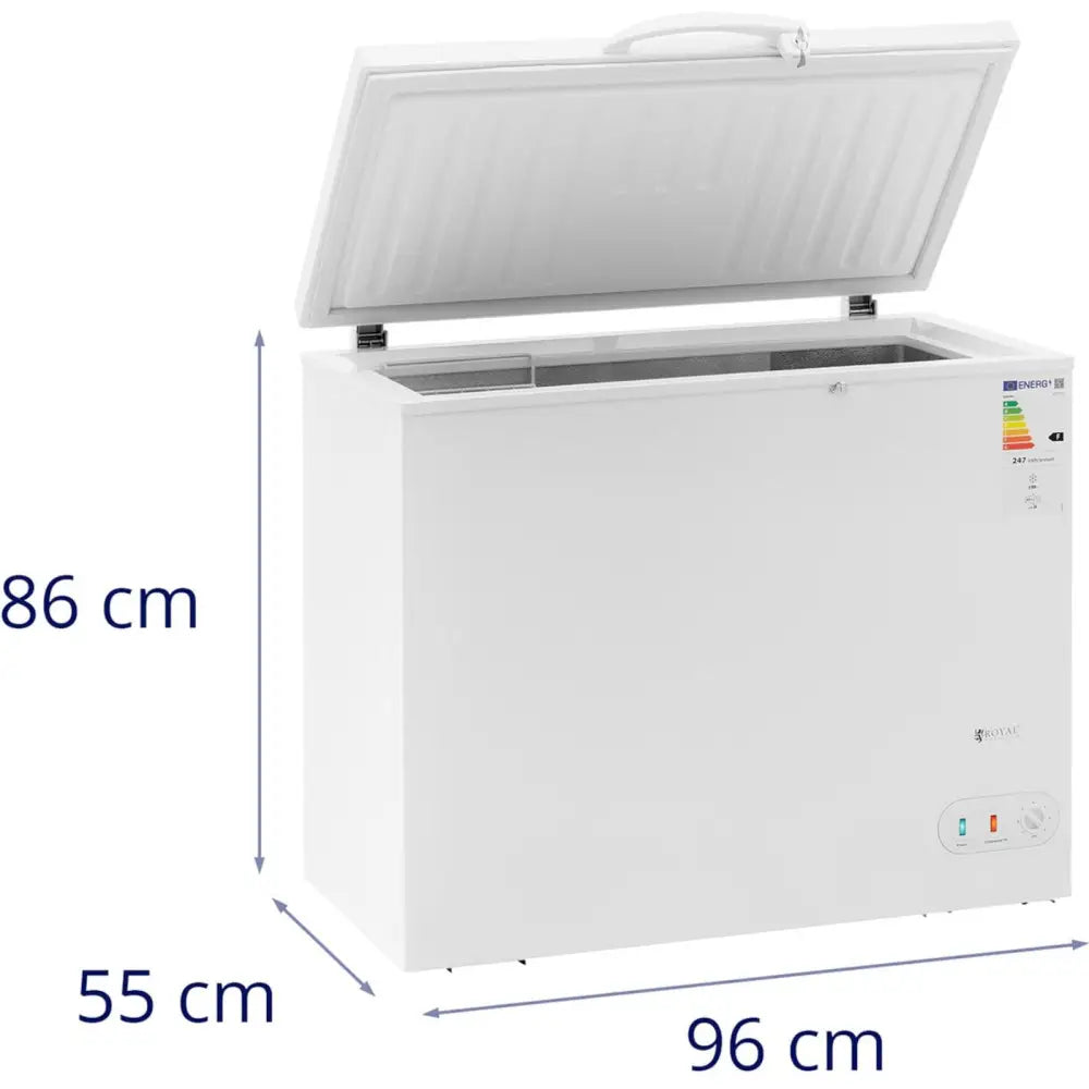 Nedkjølingsboks med låsbart deksel, åpent lokk, én kurv og mål synlig fra skrå vinkel.