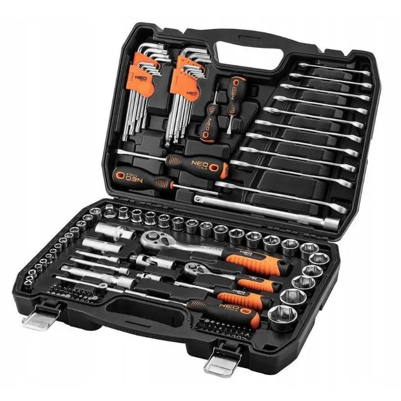 Neo nøkkelsett, oversiktsbilde av åpen koffert med skraller, fastnøkler og oransje håndtak.