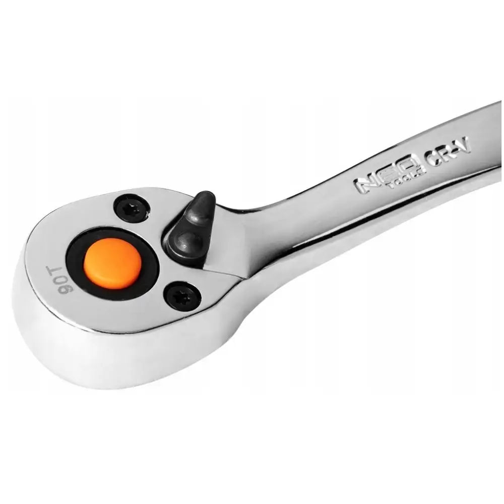 Neo pipenøkkelsett 1/4", skrå oversikt over skralle med oransje knapp og svart retningsbryter i koffert.