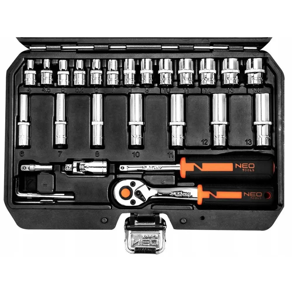 Neo pipenøkkelsett i sort koffert, 53 deler, krom og oransje verktøy ryddig organisert, sett ovenfra.