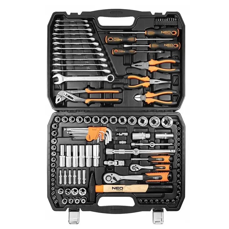 Neo Tool Verktøysett, oversiktsbilde av 122 deler i sort koffert med oransje og metallfargede detaljer.