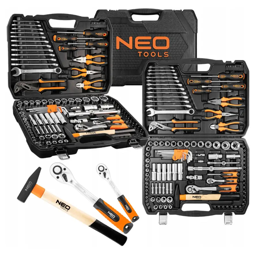 Neo verktøysett i åpen og lukket koffert, med utvalgte håndverktøy plassert foran for detaljvisning.