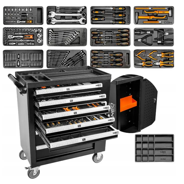 Neo verktøyskap med sju åpne skuffer, organiserte håndverktøy i svart og oransje samt oversikt over innhold.