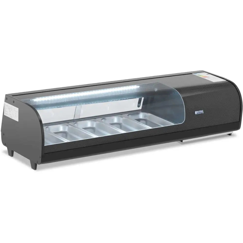 Kjøleromsdisk med LED-belysning, seks GN 1/3 rustfrie bakker og buet glasslokk, skrå frontvisning.