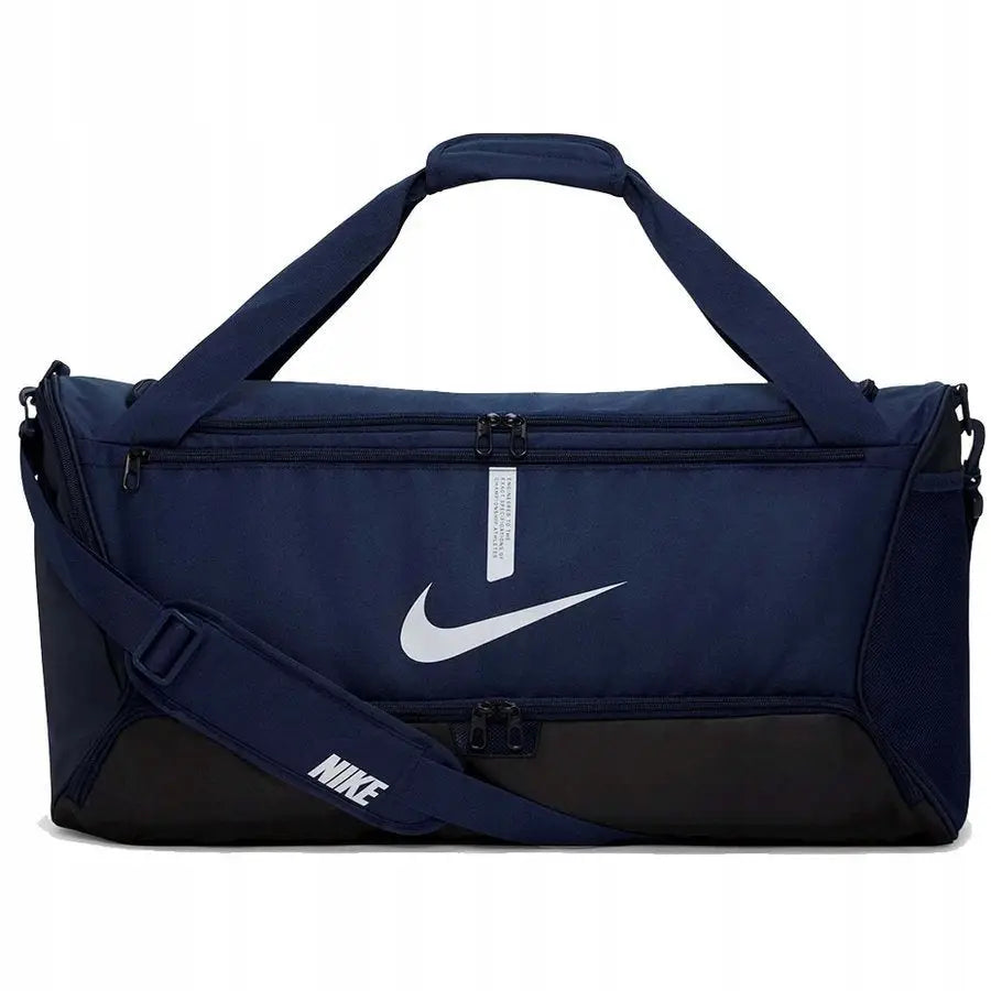 Nike Academy Team sportsbag i mørkeblått tekstil, frontvisning med hvit logo og justerbar skulderrem.