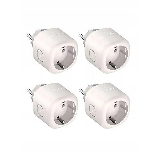 Nooie Smart Plug Wifi, fire hvite stikkontakter med synlige brytere og blank overflate, skråvisning.