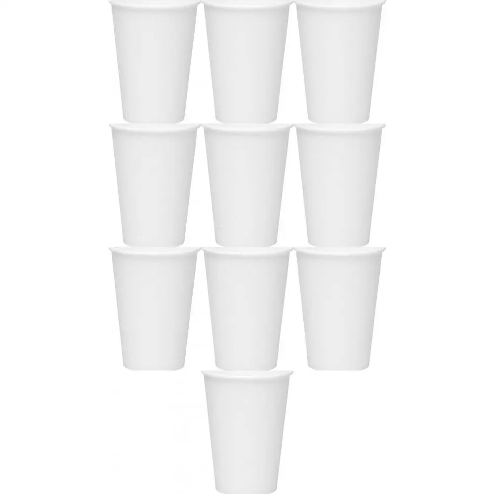 Økologiske hvite papirkopper 250ml, ti stykker stablet i trekant på hvit bakgrunn.