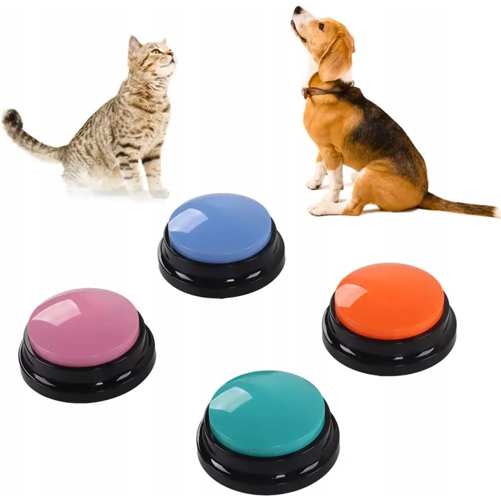 Opptaksknapp for dyretrening, fire fargerike trykknapper foran katt og hund på hvit bakgrunn.