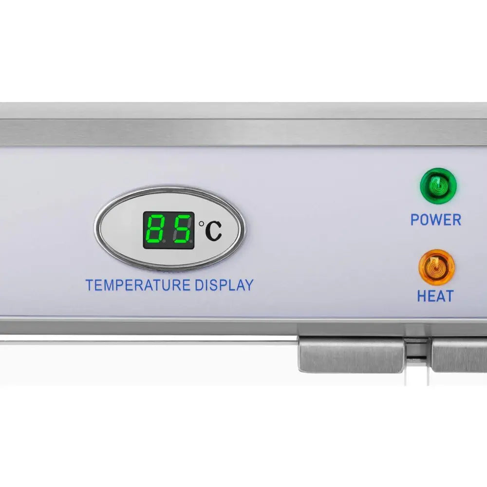 Digitalt temperaturpanel på oppvarmet matpresentasjonsdisplay, grønne tall og indikatorlamper på stålfront.