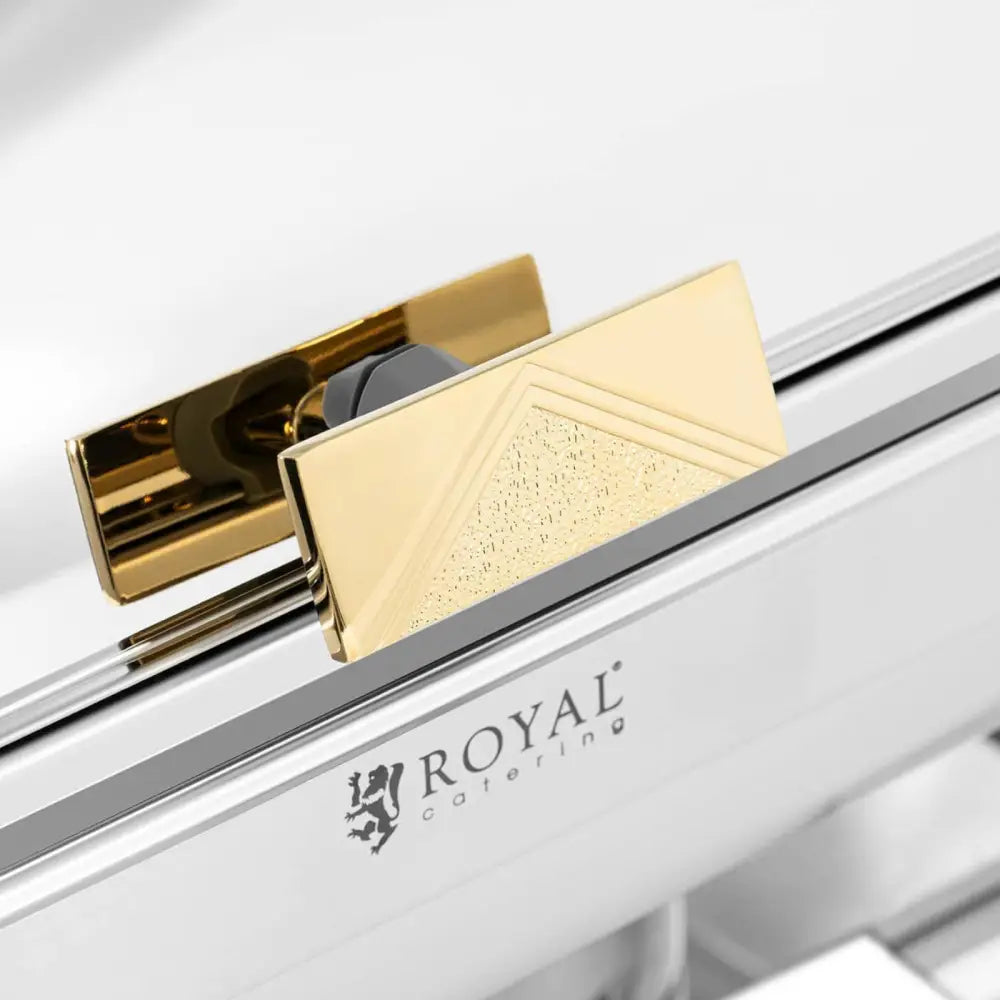 Gullfarget håndtak med strukturert mønster på lokket til Royal Catering oppvarmingsbeholder GN 1/1.