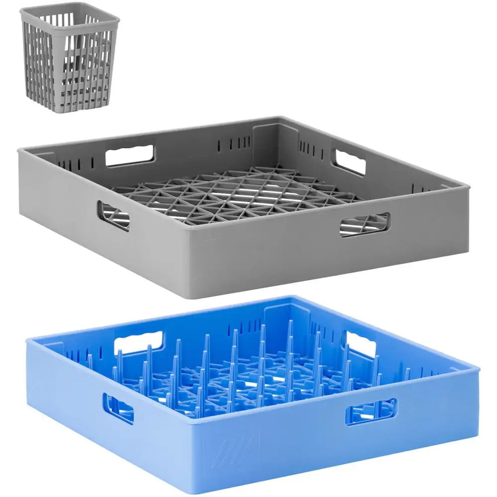 Grå og blå oppvaskkurv i plast med sidehåndtak, ulike riller og lite grått bestikkbeger øverst.